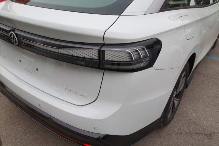 Used Volkswagen ID.7 VIZZION 2024 AIR model

