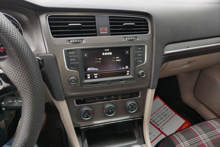 Used Volkswagen Golf 2015 1.4TSI Manual Comfort Model Audio And AC Panel