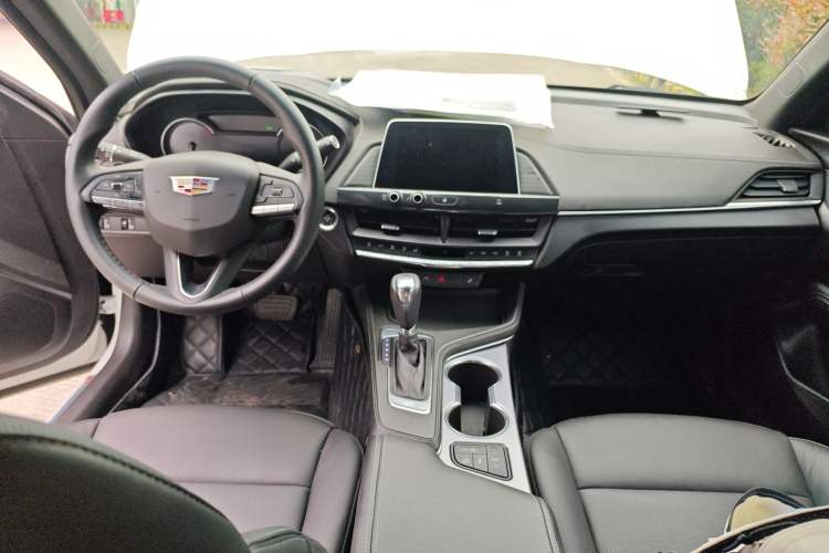 Used Cadillac CT4 2021 28T Luxury Model Center Console