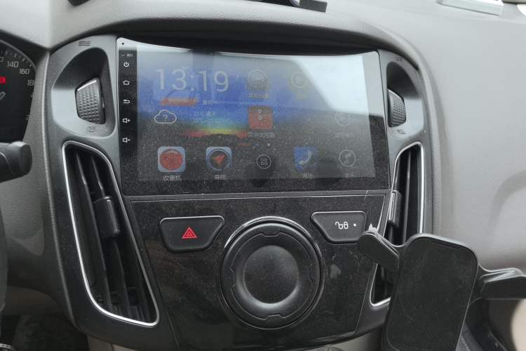 Used Ford Focus 2012 Sedan 1.6L Manual Comfort Model Audio And AC Panel