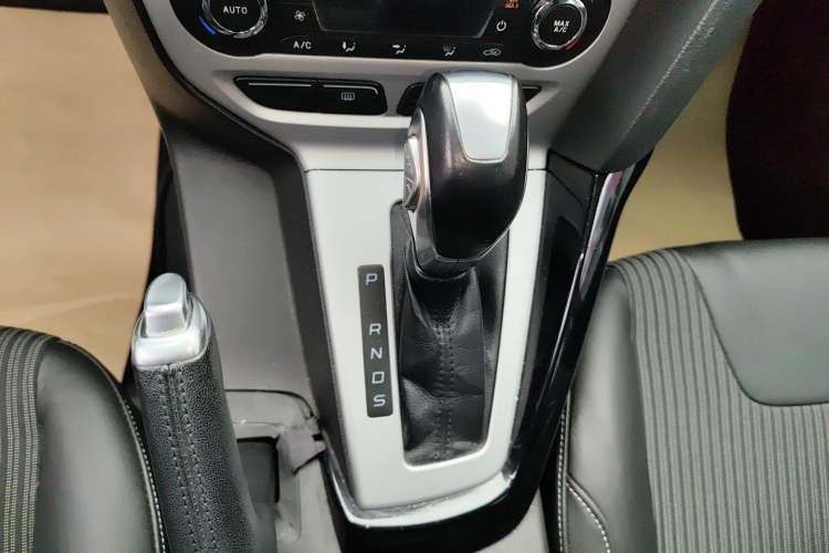 Used Ford Focus 2012 Hatchback 2.0L Automatic Luxury Sport Model
