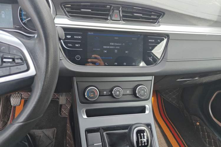 Used Geely Auto Emgrand 2020 1.5L Manual Luxury Model Audio And AC Panel