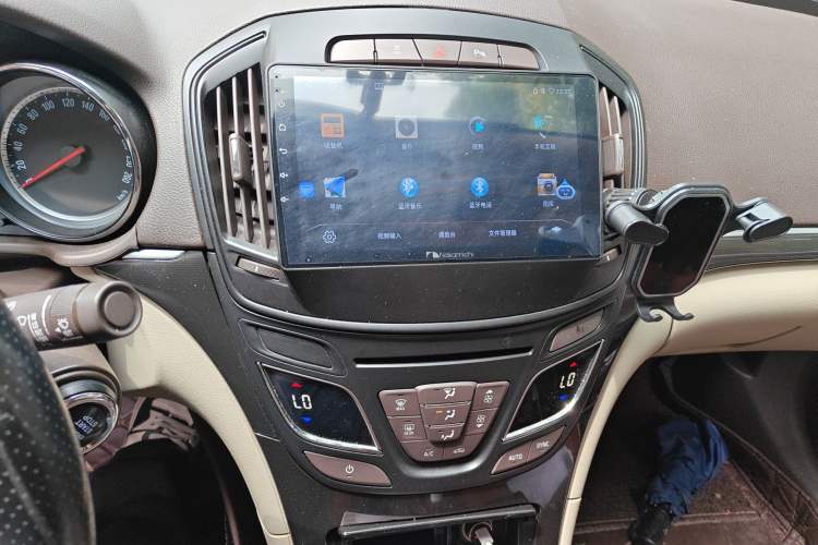 Used Buick Regal 2015 2.0L Leading Fashion Edition Audio And AC Panel