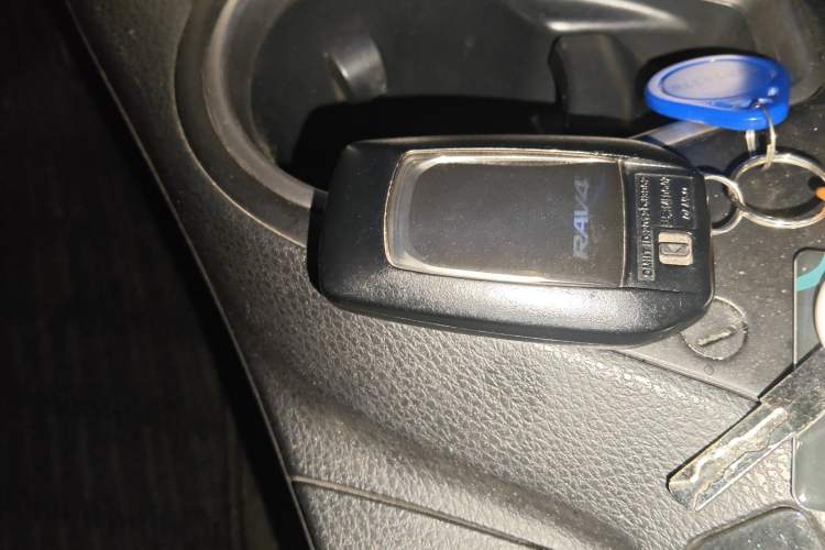 Used Toyota RAV4 2016 2.5L Automatic 4x4 Elite Edition Vehicle Key