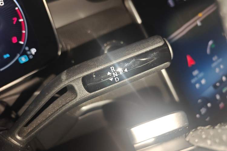 Used Mercedes-Benz C-Class 2022 Restyled C 260 L Sport Edition Gear Lever