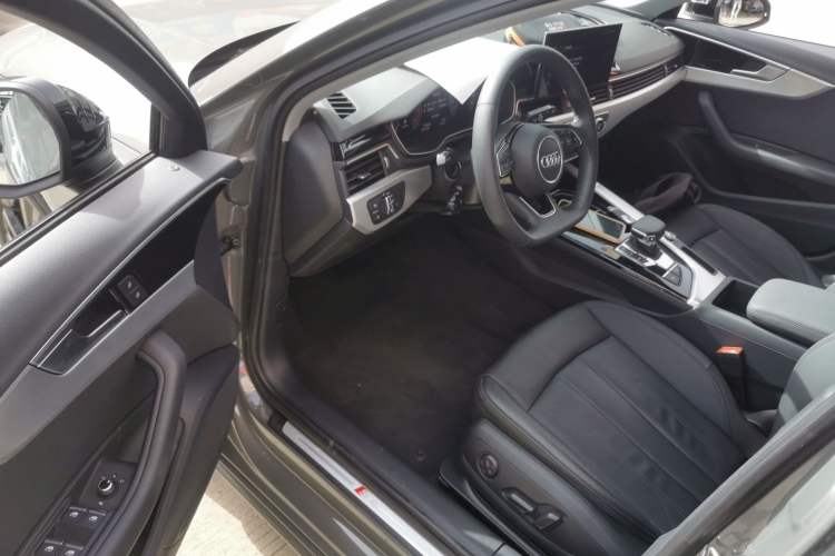 Used Audi A4 2023 Avant 40 TFSI Fashionable and Dynamic Model
