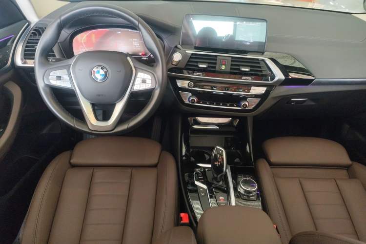 Used BMW X3 2021 Facelift xDrive25i Luxury Package Center Console