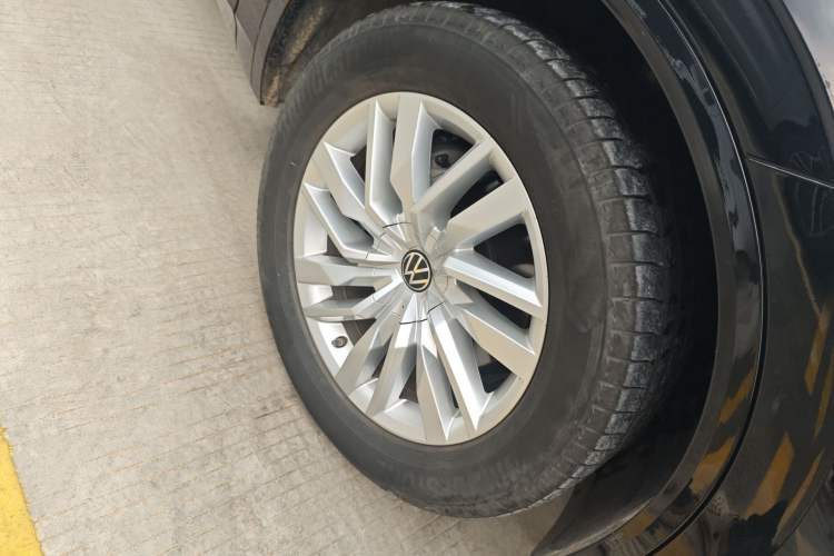 Used Volkswagen Touareg 2022 2.0 TSI RuiShang Edition Right Front Wheel Hub