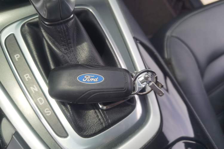 Used Ford Edge 2016 EcoBoost 245 Two-Wheel-Drive Titanium 7-Seater
