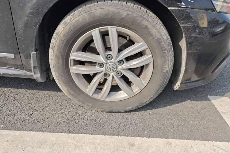 Used Volkswagen Passat 2016 330TSI DSG Luxury Edition Right Front Wheel Hub