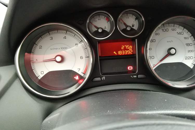 Used Peugeot 308 2014 Enjoy Edition Classic 1.6L Manual YouShang Model Odometer Close Up