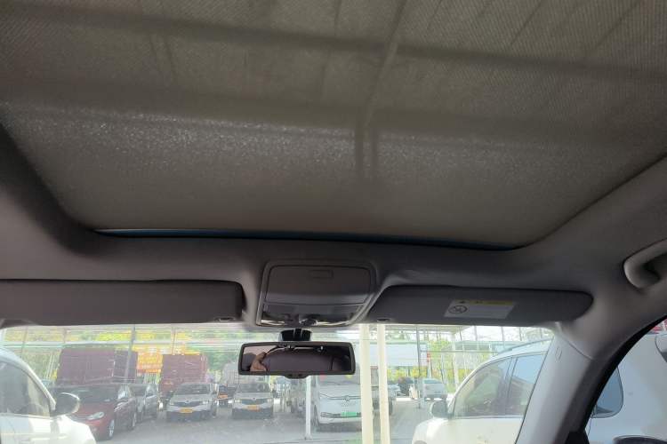 Used Volkswagen Tiguan 2015 2.0 TSI Automatic All-Wheel Drive Luxury Edition Headliner