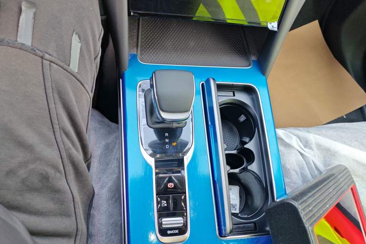 Used Hongqi HS7 PHEV 2025 Model 2.0T PHEV Two-Wheel Drive Qi Xiang Edition 6-Seater