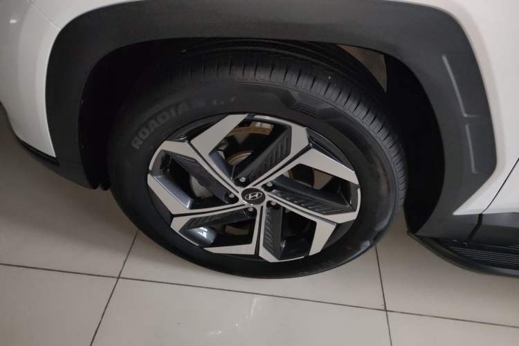 Used Hyundai Tucson 2023 Tucson L 1.5T Automatic Two-Wheel Drive DLX Luxury Edition Left Front Wheel Hub