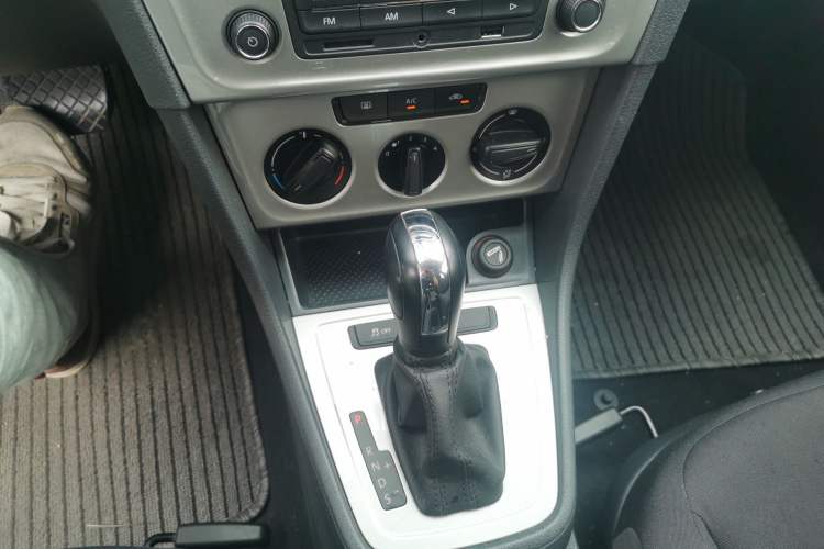 Used Volkswagen Lavida 2013 Revised Classic 1.6L Automatic Fashion Edition