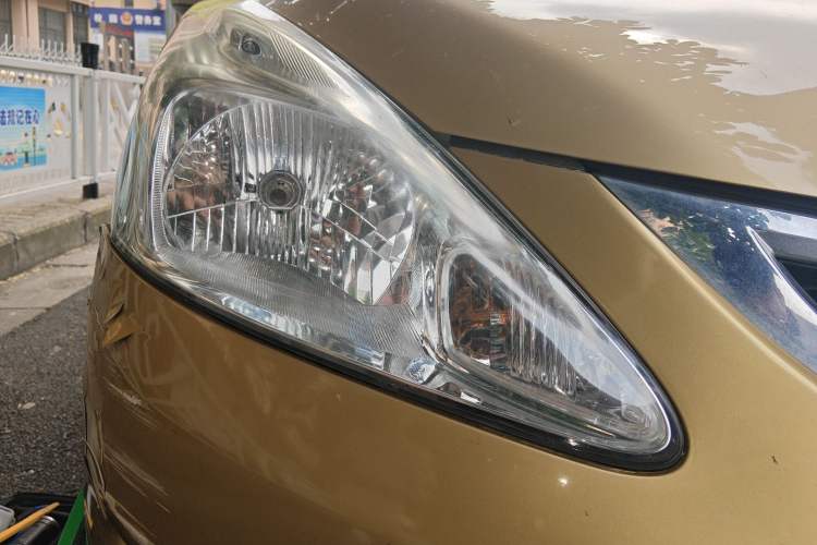 Used Nissan Tiida 2014 1.6L CVT Smart Model Right Front Headlight