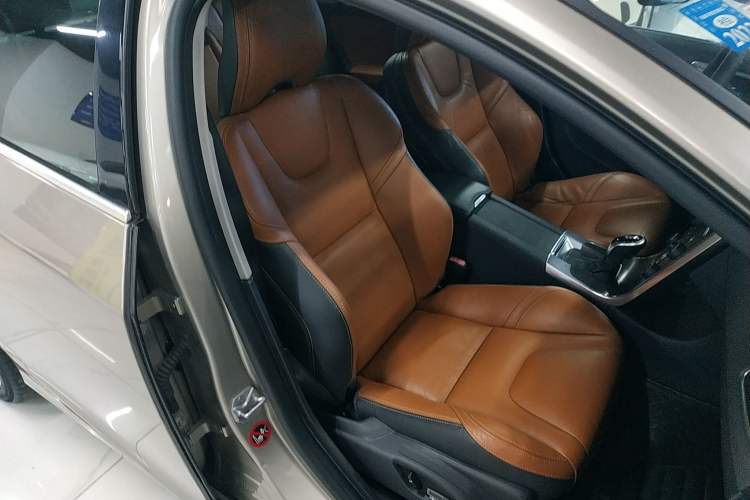 Used Volvo V60 2014 Restyled T5 Zhiya Edition