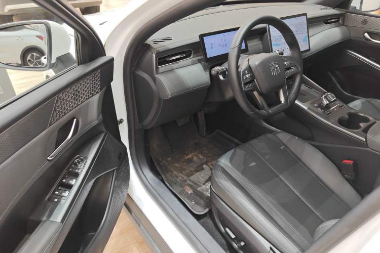 Used BYD Qin PLUS 2025 DM-i Smart Drive 120KM Superior Model Driver Seat