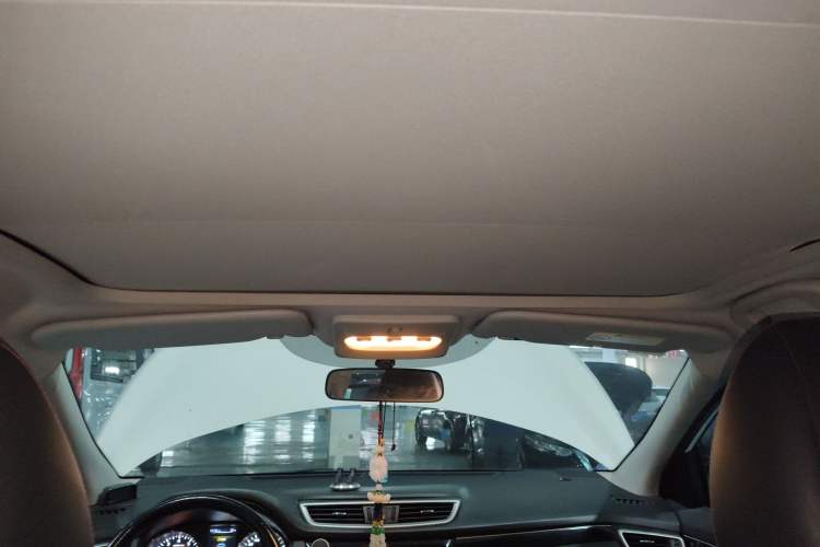 Used Nissan Qashqai 2016 2.0L CVT Luxury Edition Headliner