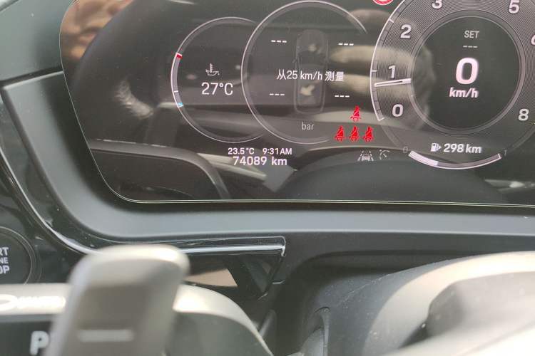 Used Porsche Cayenne 2024 Cayenne 3.0T Odometer Close Up