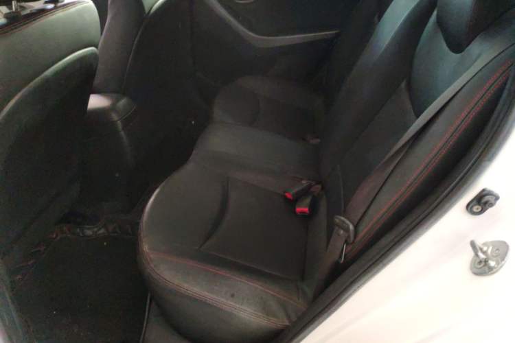 Used Hyundai Elantra (5th Generation / Langdong) 2016 1.6L Automatic Smart Version
