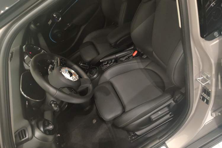 Used MINI MINI 2023 1.5T COOPER Artist Five-Door Edition