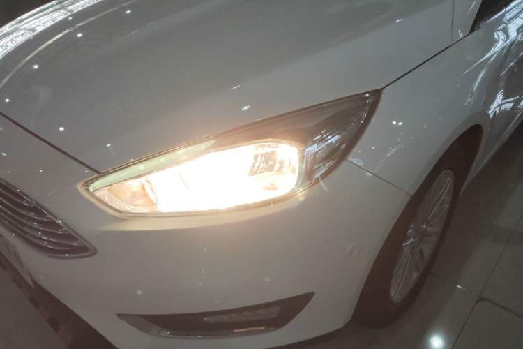 Used Ford Focus 2015 Sedan EcoBoost 180 Automatic Flagship Model