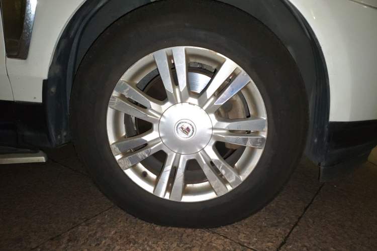 Used Cadillac SRX 2014 3.0L Elite Model Right Front Wheel Hub