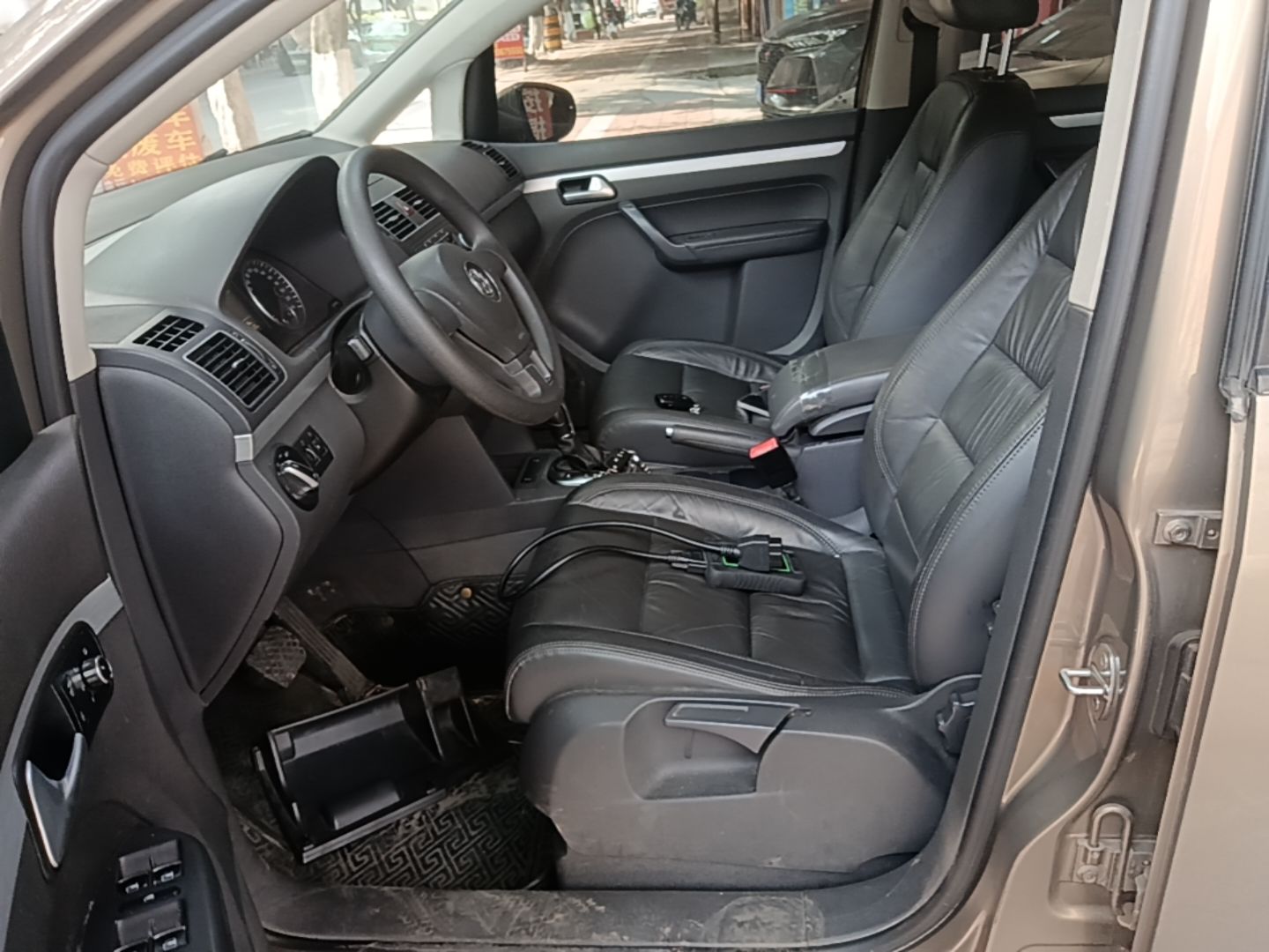 Vordere Reihe im Auto