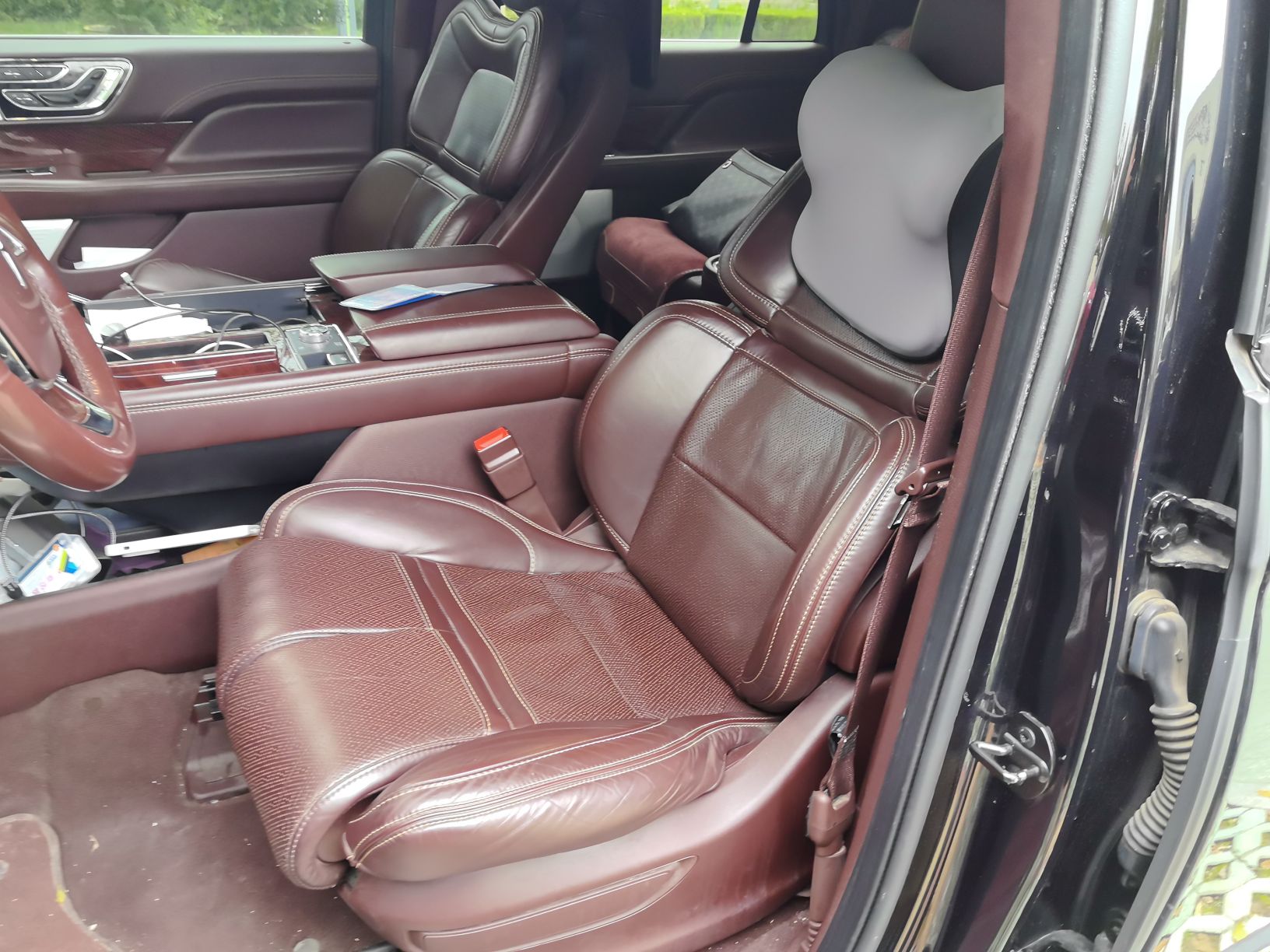 Переднее сиденье в автомобиле