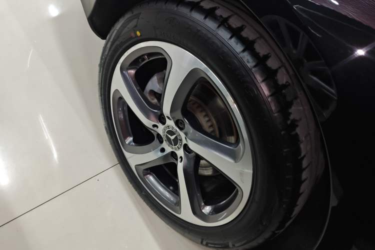 Used Mercedes-Benz E-Class 2019 Restyled E 300 L Sporty and Stylish Edition Right Rear Wheel Hub