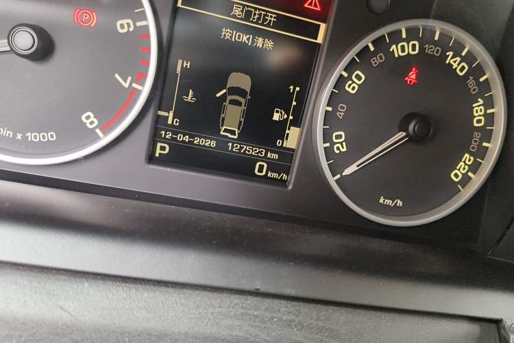 Used Land Rover Discovery 2014 3.0 SC V6 HSE Odometer Close Up