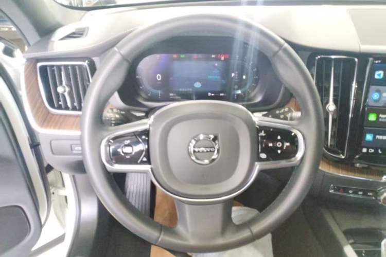 Used Volvo XC60 2023 B5 4x4 Smart Luxury Edition
