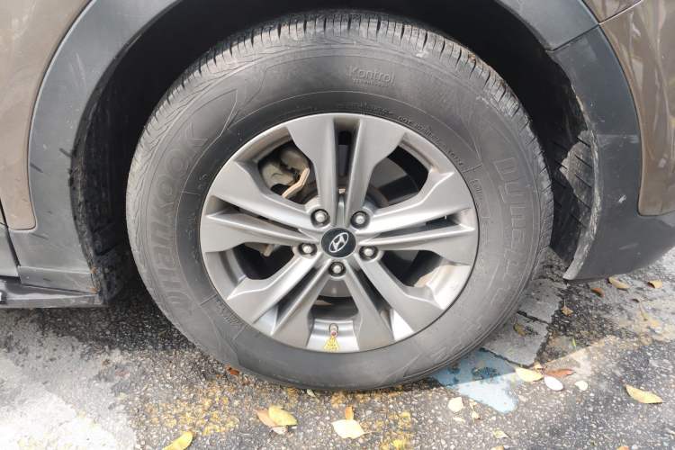 Used Hyundai Santa Fe 2015 2.0T Automatic Two-Wheel Drive Smart Version 5 Seats