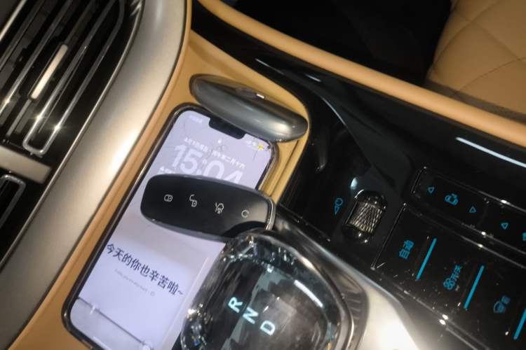 Used Denza D9 2024 DM-i 980 Four-Wheel Drive Prestige Model
