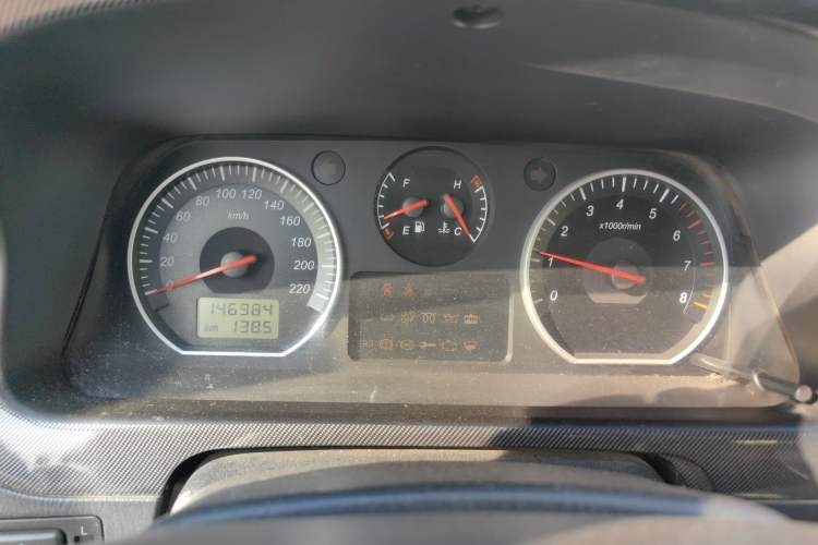 Used Jinbei Grace 2014 2.4L Standard Version Long Wheelbase 9-Seater 4RB2