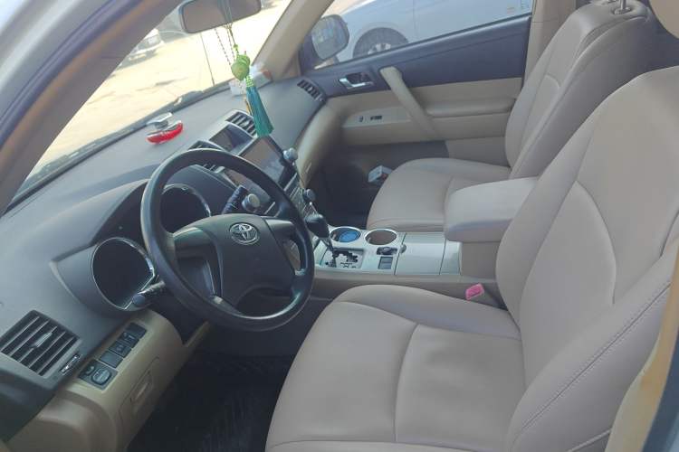 Used Toyota Highlander 2013 2.7L Two-Wheel Drive 5-Seater Purple Gold Edition
