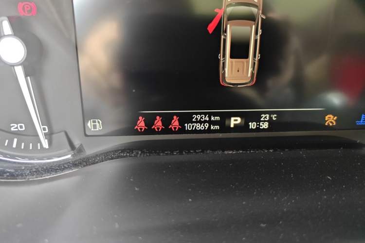 Used Roewe RX8 2018 30T Smart Connectivity Two-Wheel Drive Supreme Edition Odometer Close Up