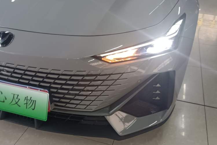 Used CHANGAN UNI-V 2022 1.5T Smart Navigation Version
