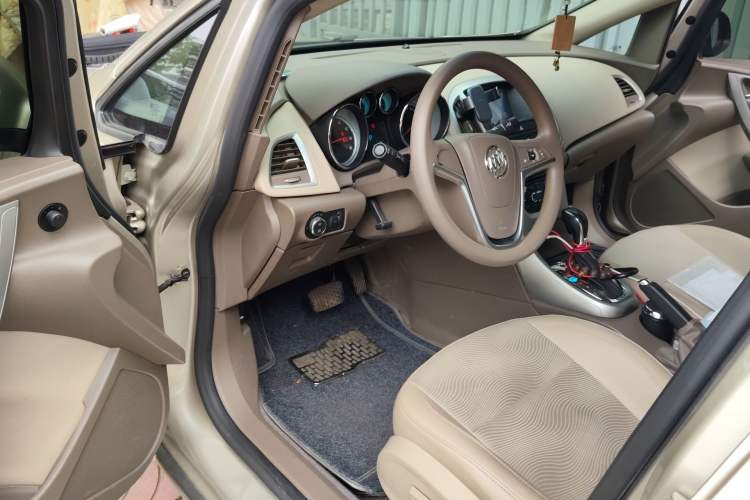 Used Buick GT 2013 GT 1.6L Automatic Fashion Edition Driver Seat