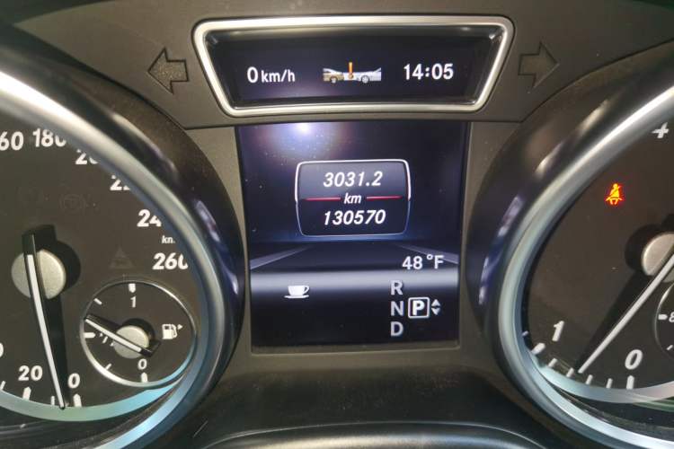 Used Mercedes-Benz GL-Class 2014 GL 350 CDI 4MATIC Odometer Close Up