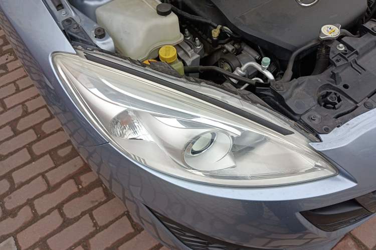 Used Mazda 5 2011 2.0L Automatic Comfort Edition Right Front Headlight