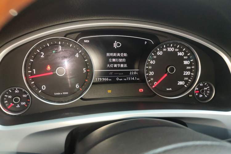 Used Volkswagen Touareg 2011 3.0 TDI Diesel Comfort Version Odometer Close Up