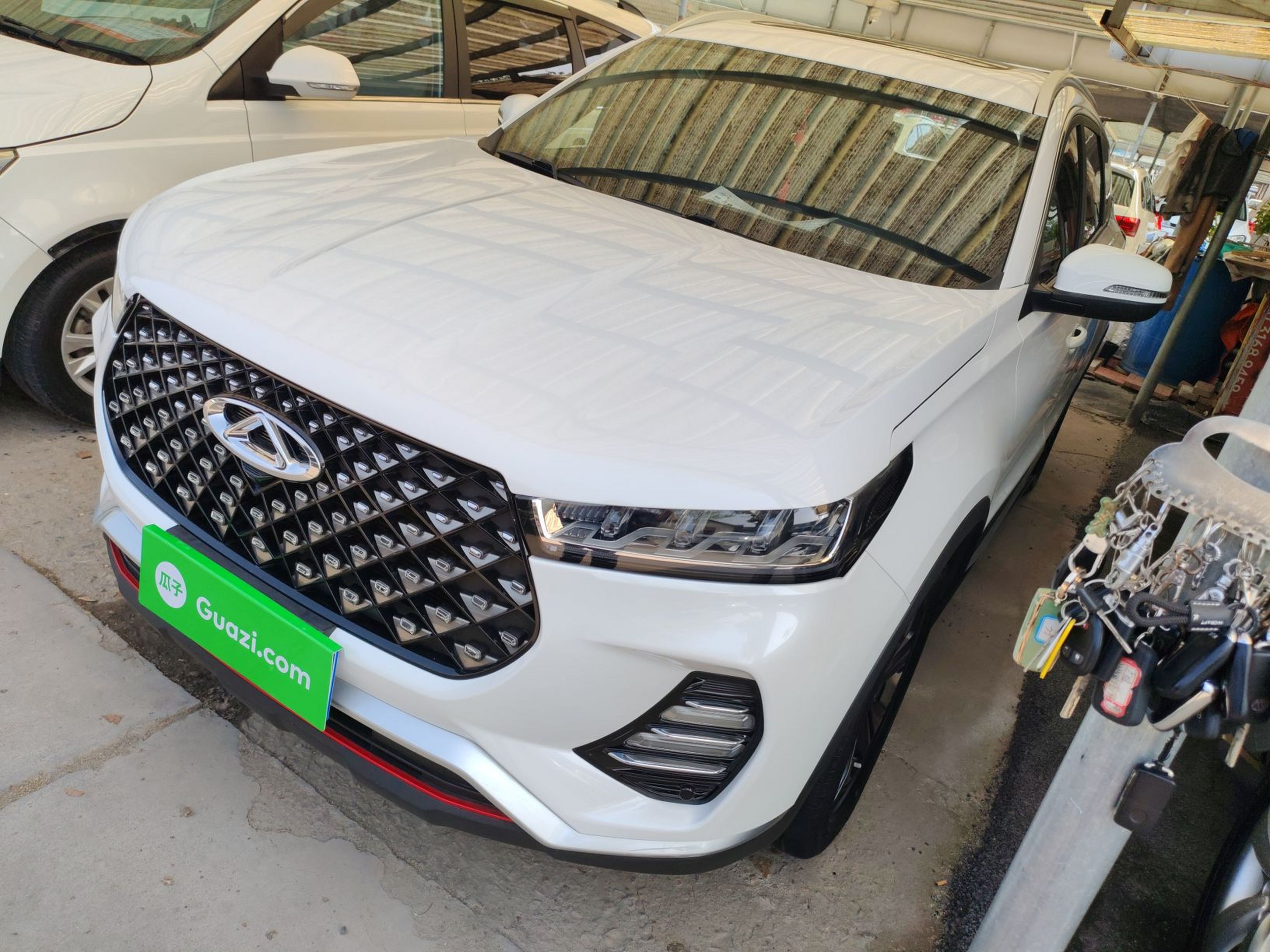 Под передней частью автомобиля