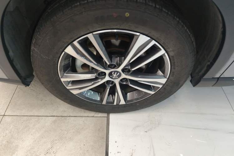 Used BYD Song Pro New Energy 2022 DM-i 51km Prestige Model Left Front Wheel Hub