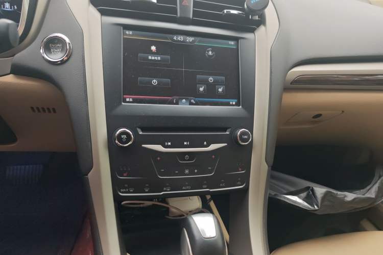 Used Ford Mondeo 2013 2.0L GTDi 200 Luxury Model Audio And AC Panel