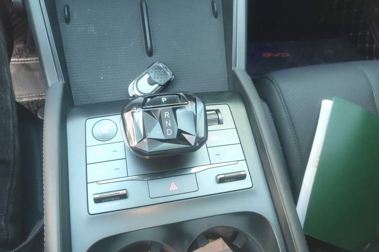 Used BYD Qin L 2025 DM-i Smart Drive 80KM Leading Model
