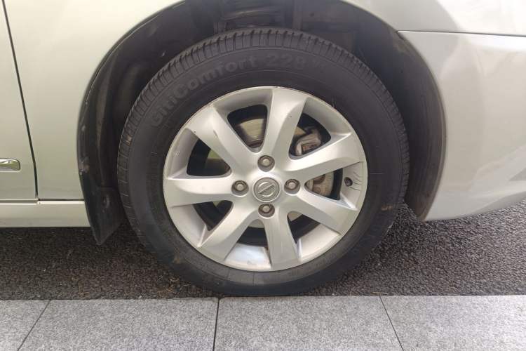 Used Nissan Sylphy 2009 1.6XE Automatic Comfort Edition Right Front Wheel Hub