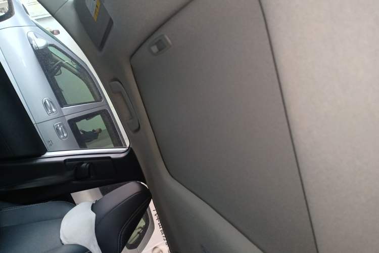 Used Toyota FRONTLANDER 2023 2.0L Smart Electric Hybrid Dual-Engine Deluxe Version Headliner