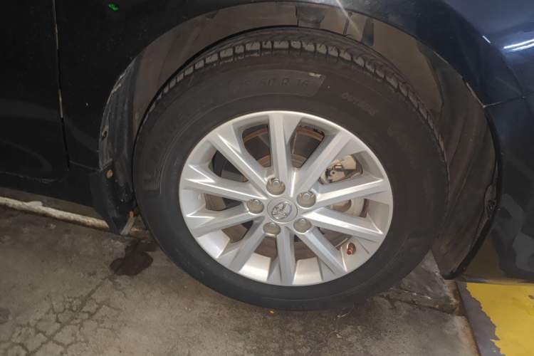 Used Toyota Camry 2016 2.0G 10th Anniversary Leading Edition Right Front Wheel Hub